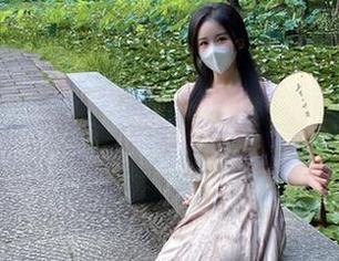 微密圈 – 不想说，只想看，这全套水手服里的July芝岚真让人着迷。