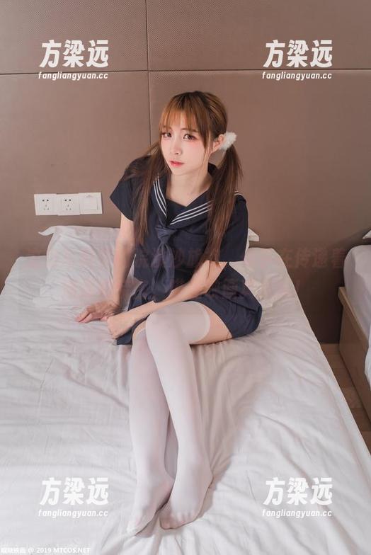 这组写真里的浣溪沙旗袍，似乎在传递着连接和亲密，喵糖映画真会玩！