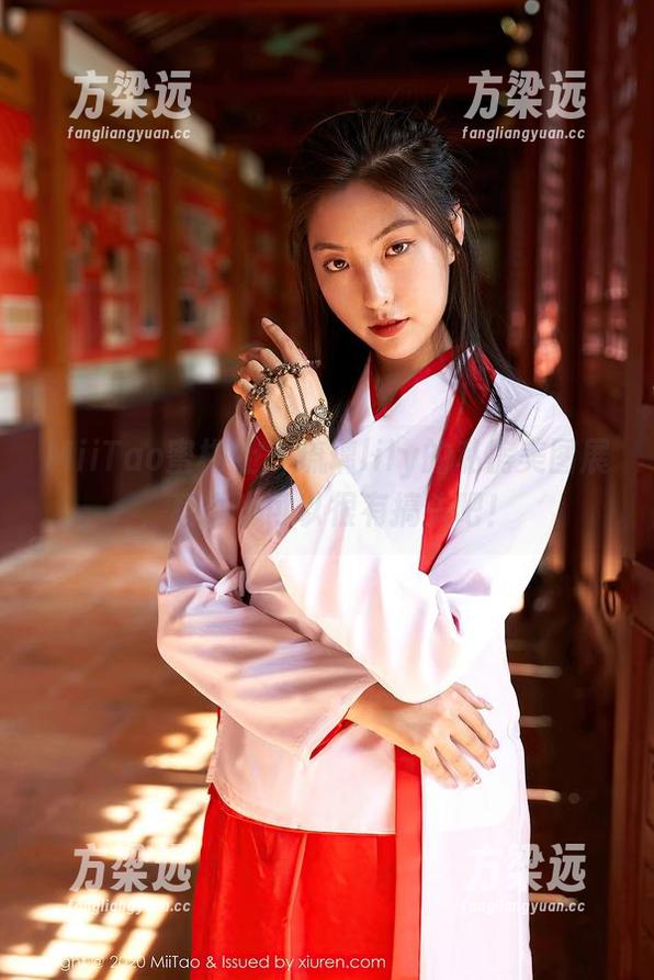 MiiTao蜜桃社-琉璃lily MiiTao蜜桃社 - 琉璃lily的私房美图展,秘书也可以很有搞头吧!