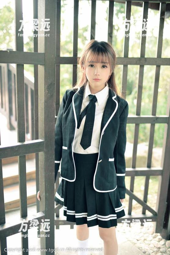 QingDouKe青豆客 - 大安妮的旗袍写真：这下咱们可要学习走路了，因为不能摔倒哦！