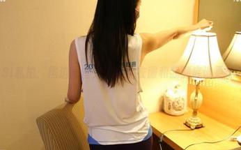 ROSI私拍：黑边蕾丝，试问这衣服和我到底谁更抢眼？