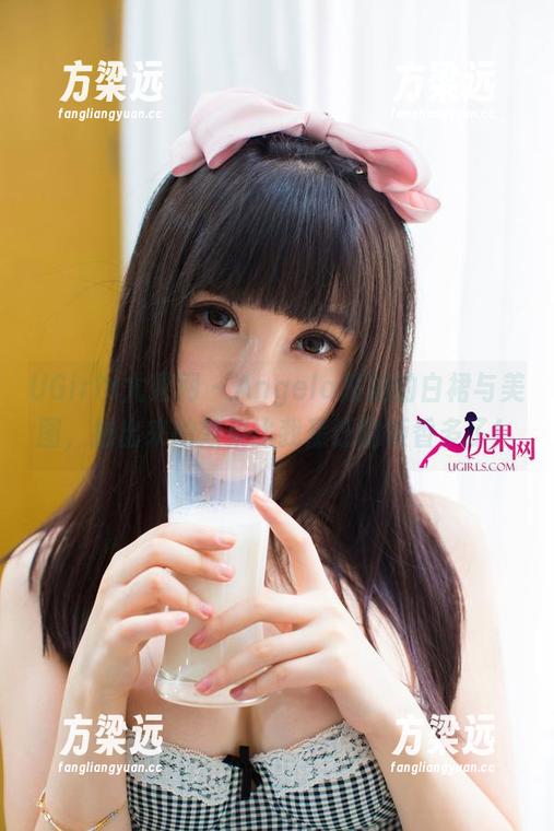 UGirls尤果网 - Angela楚楚的白裙与美图，拍出来的效果比我烹饪的饭香多了！