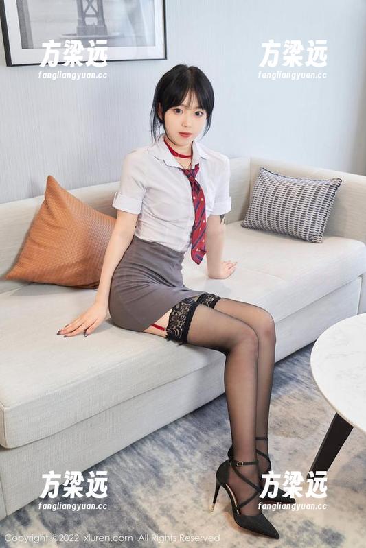 Xiuren秀人网 - 小海臀Rena的灰丝套图分享？我敢打赌，没人能拒绝这样的挑逗…