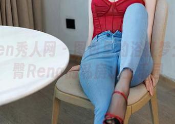 Xiuren秀人网 – 图包里的浴缸梦：小海臀Rena的私房水上乐园