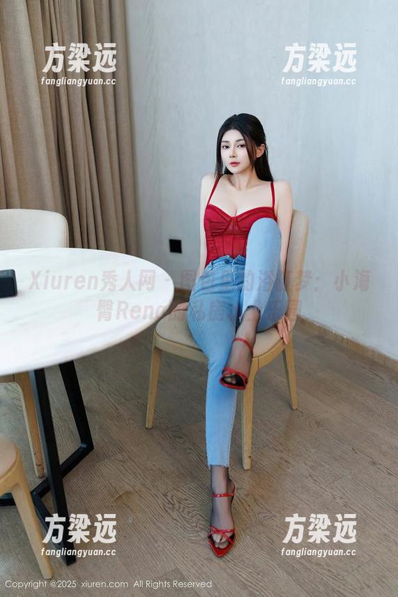 Xiuren秀人网 - 图包里的浴缸梦：小海臀Rena的私房水上乐园
