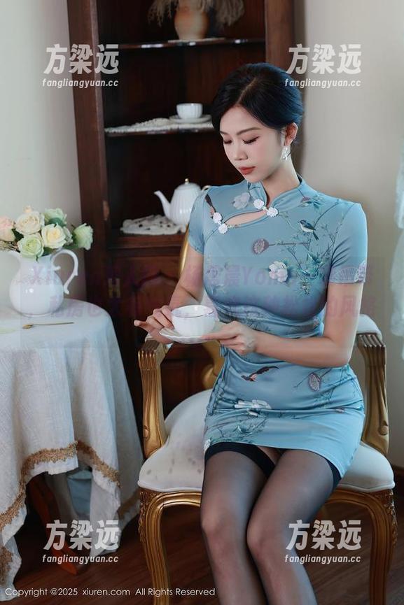 Xiuren秀人网 - 杨晨晨Yome一袭吊带，私房也太有气氛，喜欢这种松松的风格。