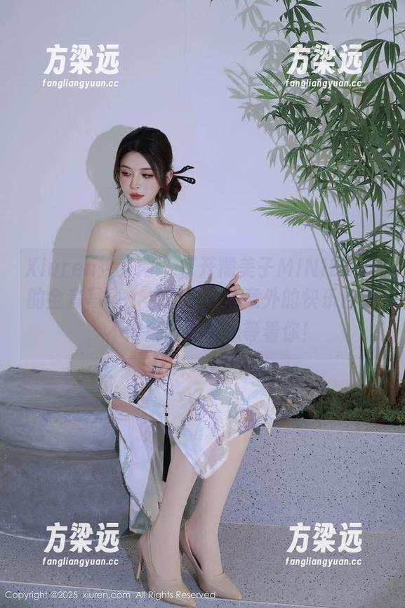 Xiuren秀人网 - 打开糯美子MINIbabe的全套写真，发现了一盒意外的快乐糖果，不同口味的甜心等着你！