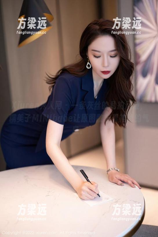 Xiuren秀人网 - 一条灰丝的私拍风波，糯美子MINIbabe让原图散发着神秘的气息。