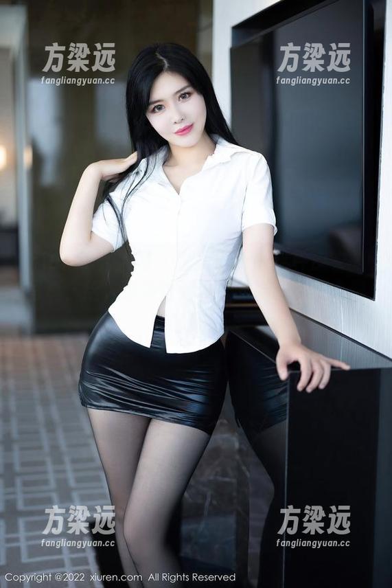 Xiuren秀人网 - 糯美子nini这件皮衣的写真，给人那种恰到好处的酷，真让人想一试身手。