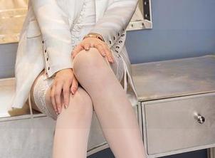Xiuren秀人网 – 葛征Model的黑色写真，更新升级，姿势再变幻，能不能给我换一身衣服呀！