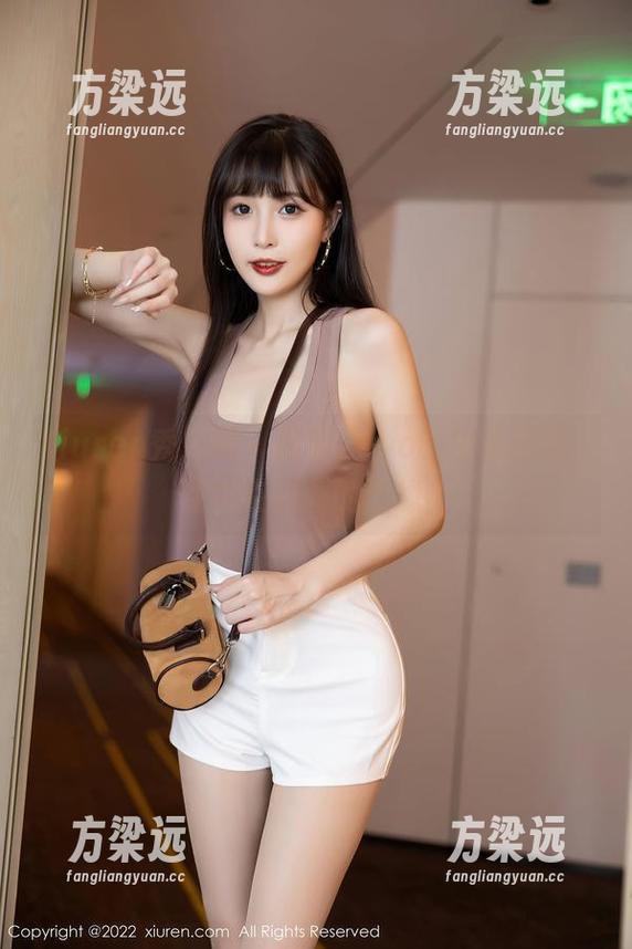 Xiuren秀人网 - 雨瞳Yoyo的棉袜探险，迷失在美图的边缘！