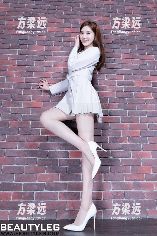 beautyleg - 当无圣光校服遇上Yvonne：图片似乎说了更多。