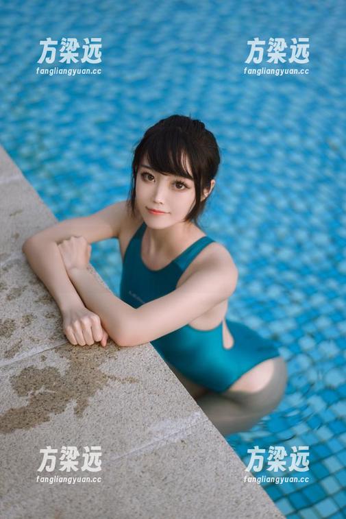 一智智 一智智在短裙里优雅地偷懒,照片简直是不费吹灰之力的美图