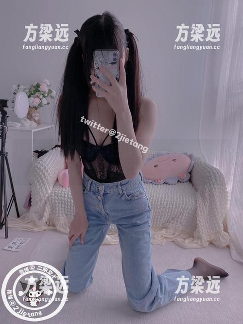 用二阶堂宅绘子的白丝资源套图，帮你偷偷增添点色调！