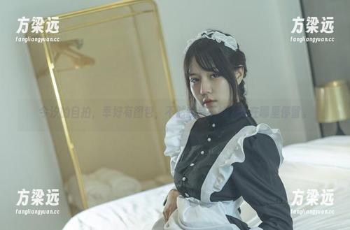 今汐的自拍，幸好有图包，不然我都不知道该在哪里停留。