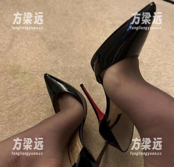 微密圈 - 粉色匡了小心心：保守的二舅妈的私拍写真，跃动的诱惑！