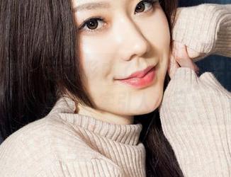 克拉女神 – 运动形成了一种美，芊芊在图库中确实引人注目