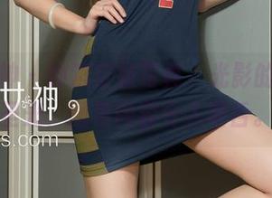 克拉女神 – 钟淇空姐写真，光影的对比无圣光，图包内容令人咂舌。
