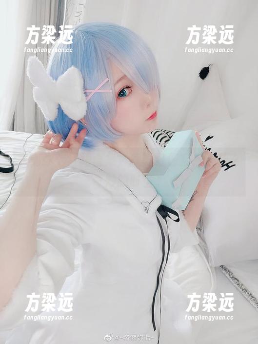名濑弥七红裙合集，感觉好像穿越了什么奇妙的时空。