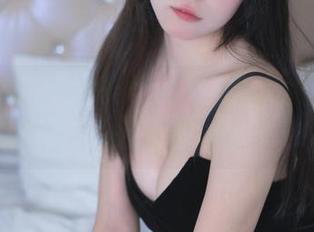 忘了清凉，咬一口兔娘这组泳池分享倒是透出了一点小火热的滋味