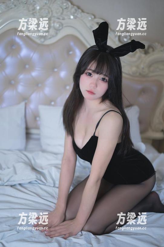 忘了清凉，咬一口兔娘这组泳池分享倒是透出了一点小火热的滋味