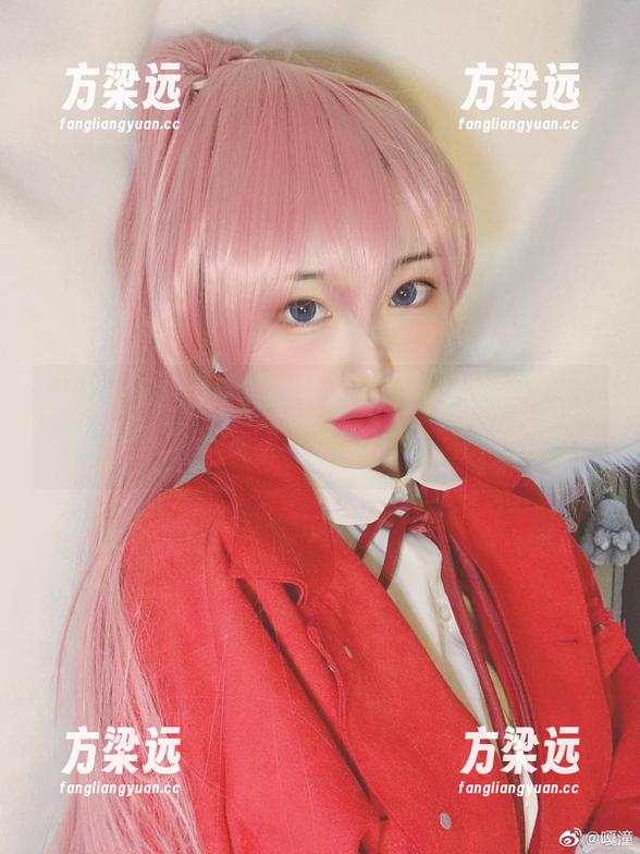 嘎潼带你看最新写真，穿上那件礼服，连风都想追着她跑！