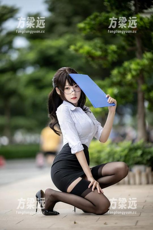 坏露露香宝的图库探索，制服课室的另一种可能！