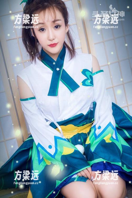头条女神 - 高清原图中的樊安妮，职业装竟然让人觉得认真起来了？