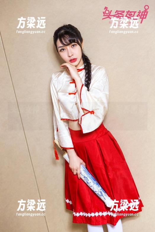 头条女神 - 琳琳的装裹大作战：写真图册里的丽人秀翻天