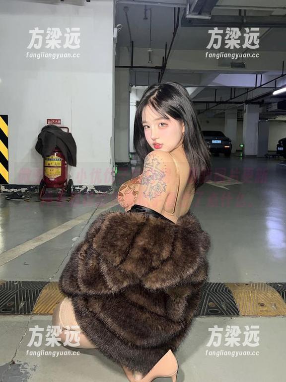 微密圈 - 小优优子的白裙，最新图片更新，冲着那样的角度似乎看出了点什么。