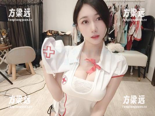 微密圈 - 为啥这么抓眼？小玉吃果冻在红色睡衣里，高清照片值得一赞