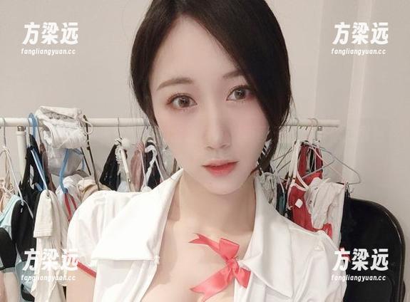 微密圈 - 小玉吃果冻的全套自拍，原图无修，给你如假包换的真实感！