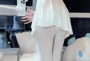微密圈 – 高清壁纸里的小萌子，黑色丝袜惹人爱。