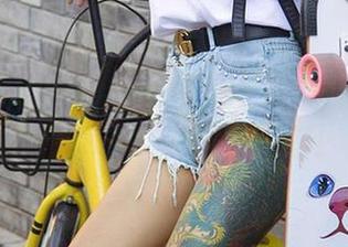 尤果网 – 葛征model在浴室：照片花了，但我钱还在，快来下载吧！
