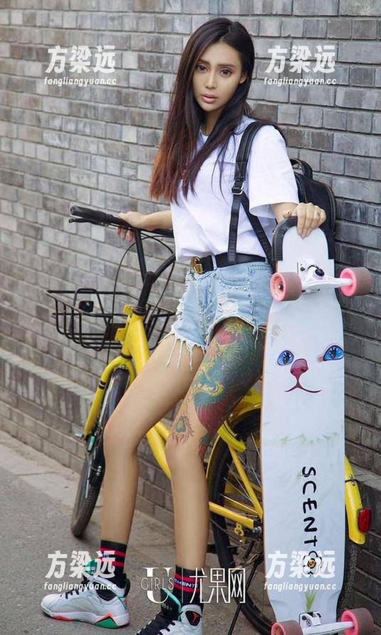 尤果网 - 葛征model在浴室：照片花了，但我钱还在，快来下载吧！