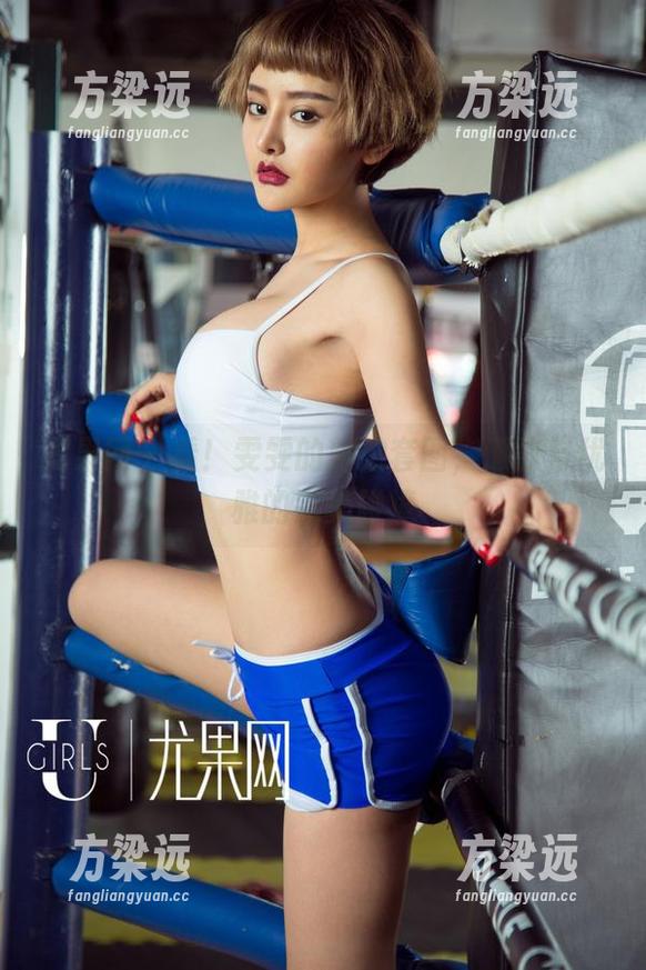 尤果网 - 看！雯雯的旅拍套图，懒散与优雅的完美碰撞