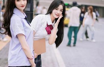 尤蜜荟 – 抓住青春的尾巴，思淇Sukiii学妹的精选套图，你的心会被萌化吗？