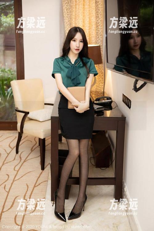 尤蜜荟 - 没有圣光只有反光，穆菲菲的油亮写真如你所见