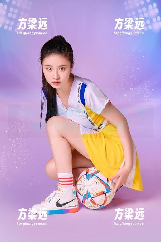 年年Nnian又来到更新频繁的节奏，这次“美足”作品集，真拿我没辙了。