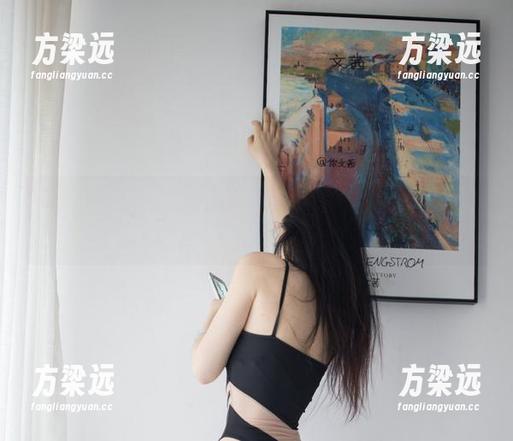 微密圈 - 最新作品滴！张鑫baby的三套图哦，中间好像藏着啥吧？