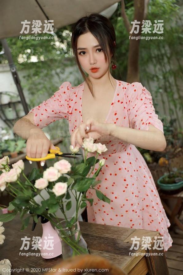 模范学院-朱可儿Flower 模范学院 - 朱可儿Flower的旗袍,你敢不敢下载?网盘里的大胆之旅,直接来一发!