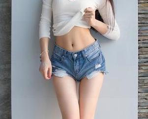 爱蜜社 – 最新美图放送，若彤boomboom的白色其实很适合夏天，质量倒是没说的地方。