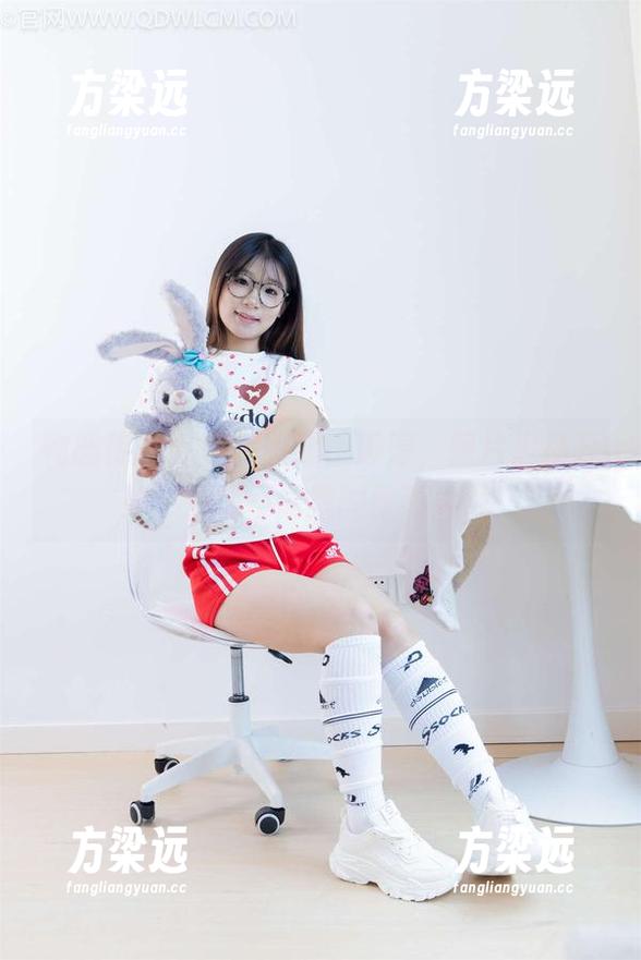 物恋传媒-婷婷 物恋传媒 - 当校服碰上婷婷,图片里便开始了一场不说教的青春大戏!