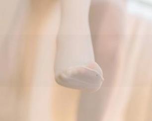这里有猫田圣奈奈的御姐作品集，颜色与姿态错位的美，真得让人惊叹。