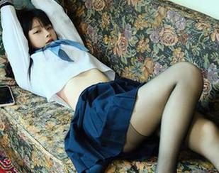 先看白莉爱吃巧克力宵宫写真，后想要下载——能不能再刺激一点！