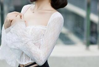 秀人网 – 卓芷伊EricA镂空图册，些许轻盈，似乎又沉重，我们来撇一眼吧。