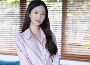 秀人网 – 啥？原图中的徐莉芝Booty不光是认真读书，教室里居然还有她的“舞蹈”插曲！