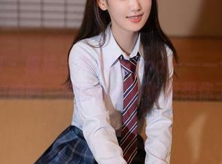 秀人网 – 棉袜与木木hanna——一个写真集的呐喊，原图好像在说我想你了？