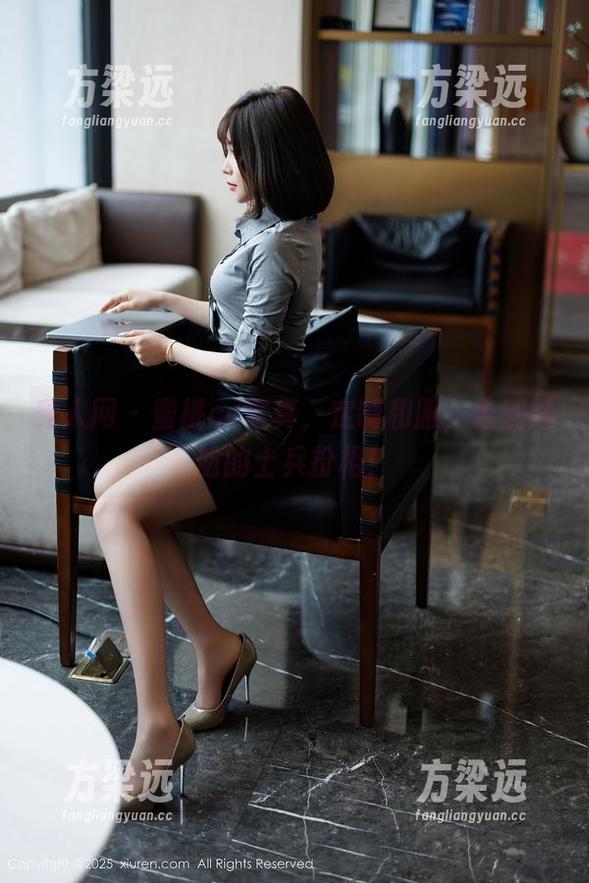 秀人网 - 蜜桃cc写真，定制和服，告别尴尬的士兵扮相！