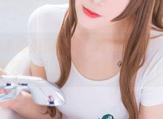 羊大真人的美腿图片，简直比我的手机流量还扎眼，你得先抢到资源！